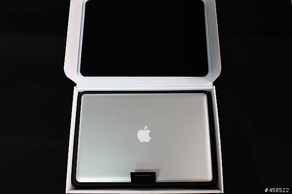 終於輪到我PO開箱文了..15" i7 霧面螢幕