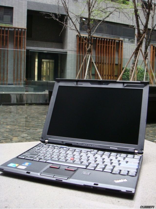 [開箱]ThinkPad X201i KCV 小黑風潮~~都會謎情