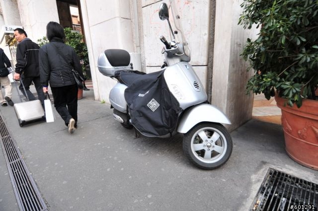 義大利米蘭 街上隨手拍到的機車