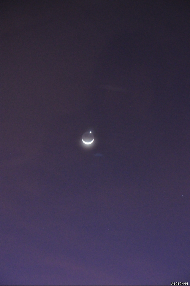 3萬英呎的高空上.拿起我的NIKON D5000 微笑月娘&金星