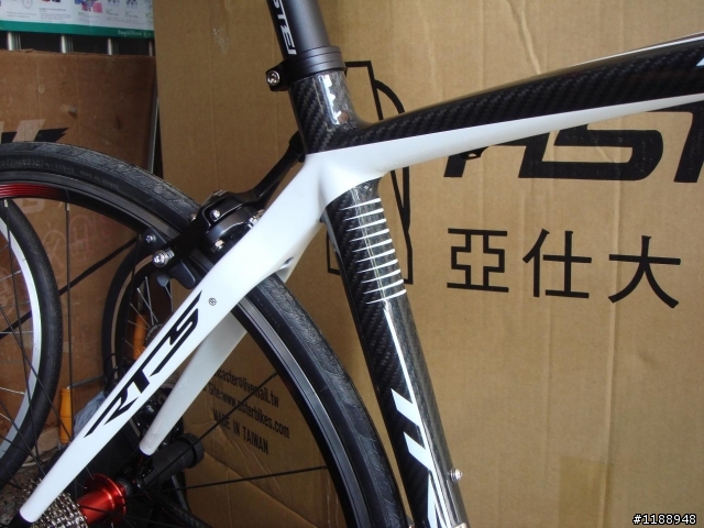 [半開箱] 西班牙RTS TTR6 黑白車架 超值公路車簡易開箱