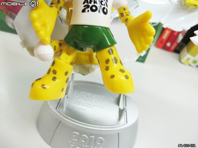 [開箱]世界盃FIFA變形公仔 分享文
