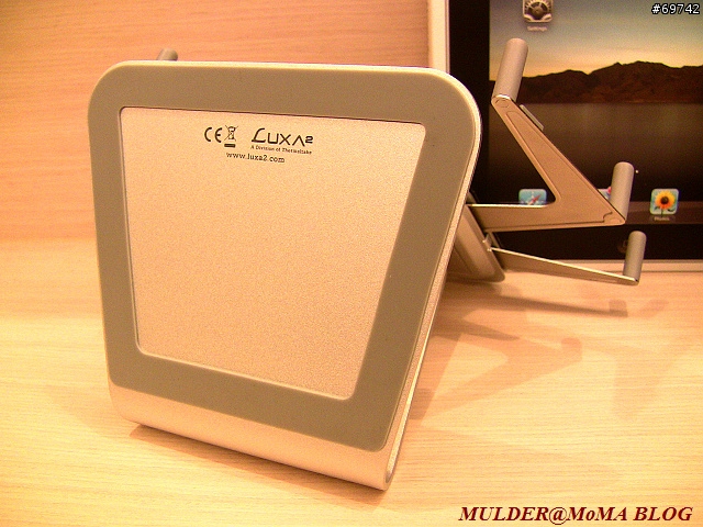 [MoMo桑分享] LUXA2 H4 Holder:iPad 最棒的iPad桌上立架/支架 !!