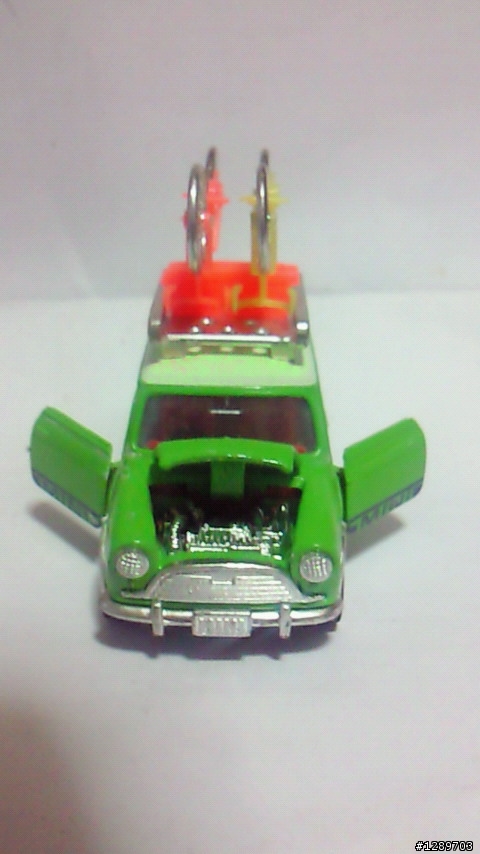比一般大的TomY小車車(Mini奧斯汀)-老家蒐藏