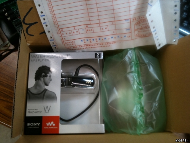 [開箱]Sony NWZ-W252 無線隨身聽簡陋開箱..