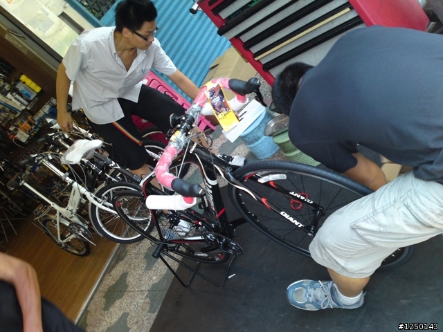 [開箱文]次發TCR COMP 2 SRAM APEX 人生的第一台碳車~