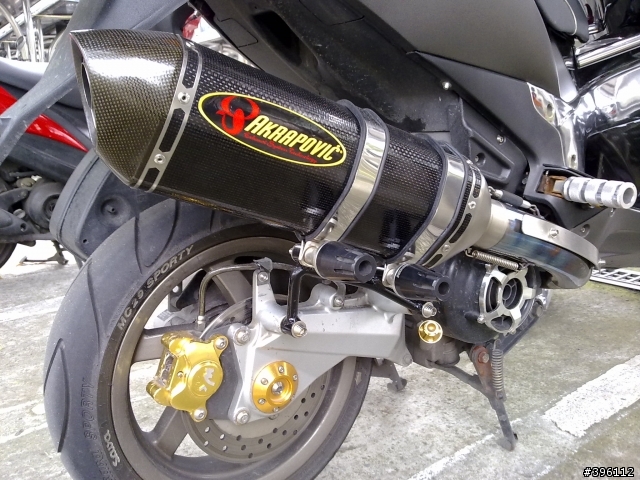 G-MAX 200 與Akrapovic 蠍子六角碳纖維管之低調邂逅