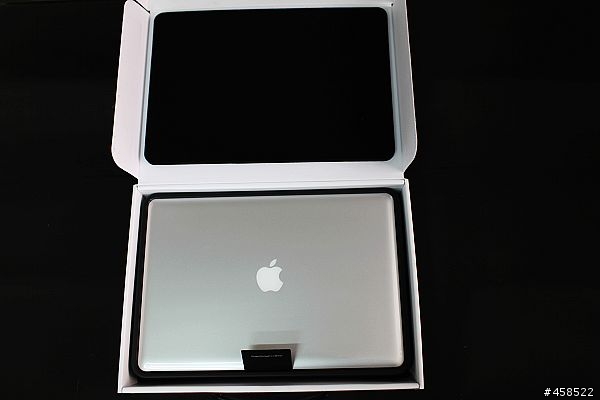 終於輪到我PO開箱文了..15" i7 霧面螢幕