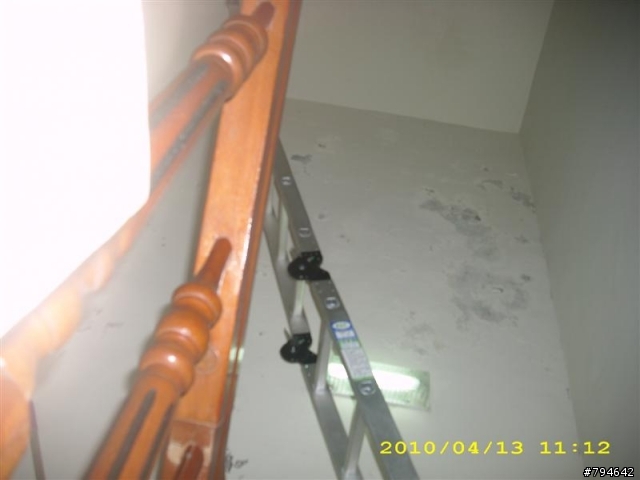 樓梯面牆壁壁癌DIY之現在完成式