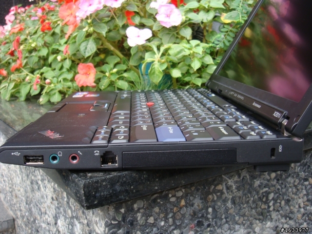 [開箱]ThinkPad X201i KCV 小黑風潮~~都會謎情