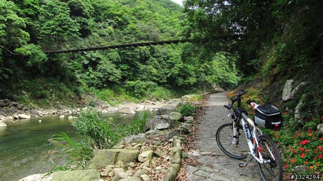 獨闖龍、虎雙潭