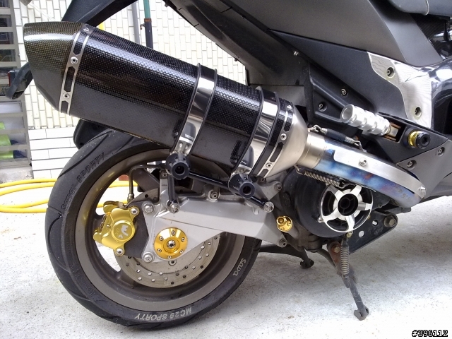 G-MAX 200 與Akrapovic 蠍子六角碳纖維管之低調邂逅