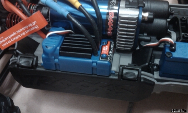 TRAXXAS 1/16 E-REVO 小開箱 5/6更新