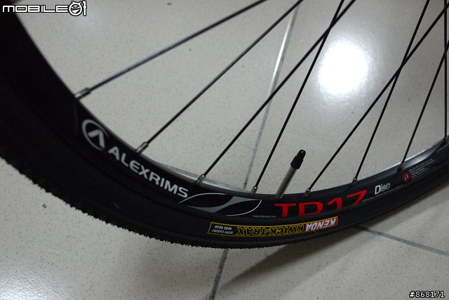 有著公路車大腳的登山車－GIANT ROAM1