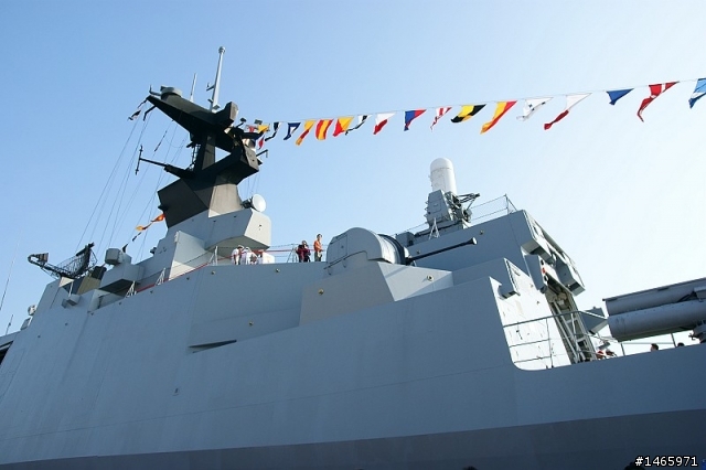 乘長風~破巨浪~我海軍~勇向前航......海軍敦睦艦在安平商港!!!