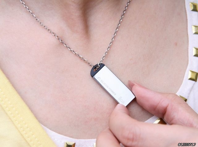 [開箱] bling bling迷你隨身碟入手！廣穎電通Touch 830分享
