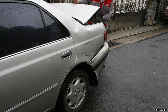 徵求目擊者  5/10早上8:15中山高汐五高架路段南下22.4公里處