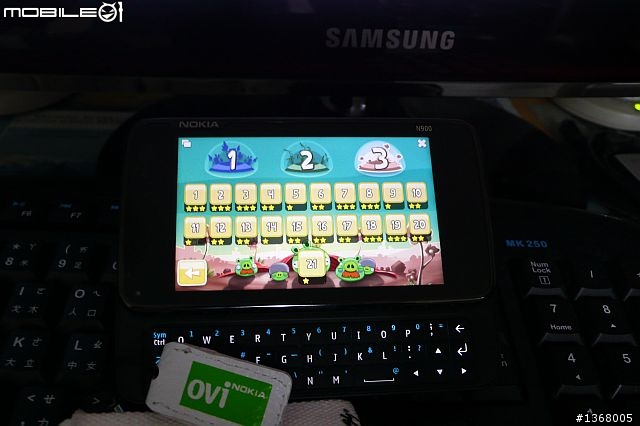 有了N900坐車時間都變短了..除了發射憤怒飛鳥痛K偷蛋的綠豬.還可以看電影聽音樂..