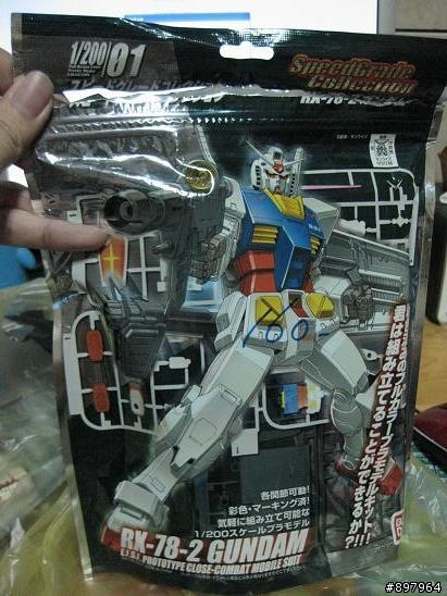 [開箱]看電影總要配的魷魚絲隨身包。RX-78-2 GUNDAM  1/200