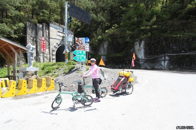 這一刻，在公路之巔擁抱‧幸福