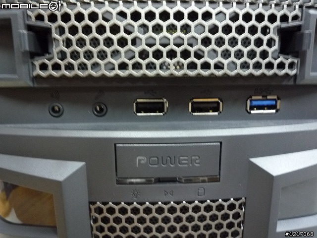 2010 COMPUTEX軍火展_搶眼頂級mATX_Gaming機殼[In Win]
