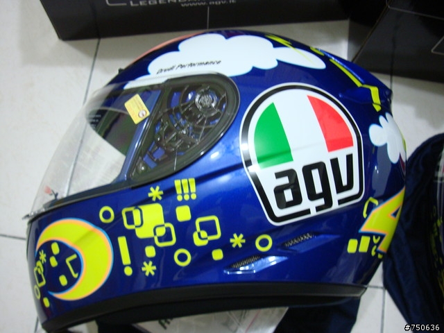 終於入手AGV K-3 Rossi鬼臉帽~~