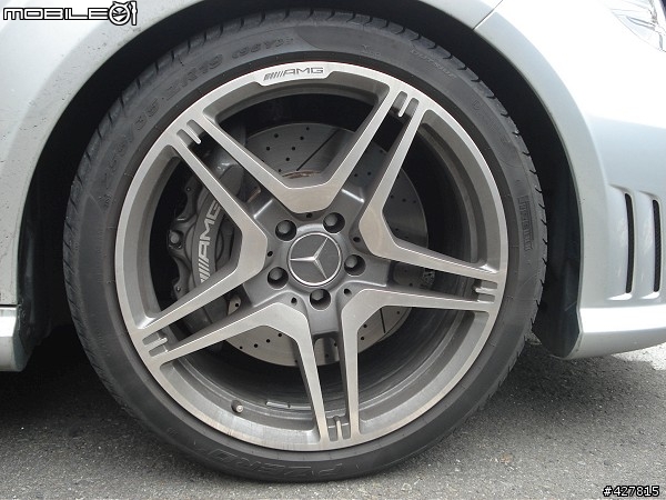 [街拍]出門買午餐驚遇見斯文猛駒E63 AMG