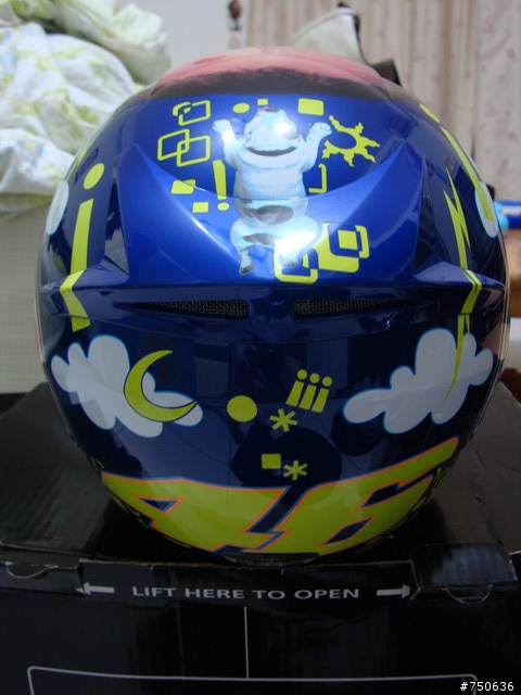 終於入手AGV K-3 Rossi鬼臉帽~~