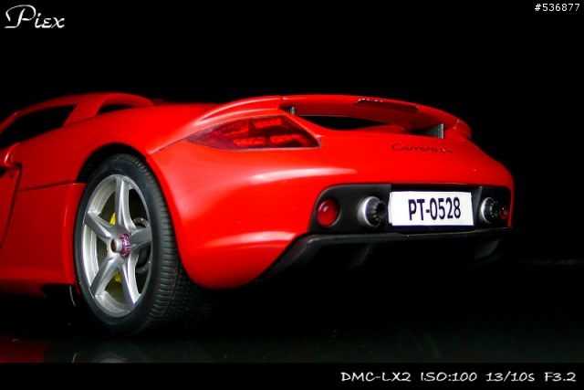 [1/18]火紅蛙王 Porsche Carrera GT