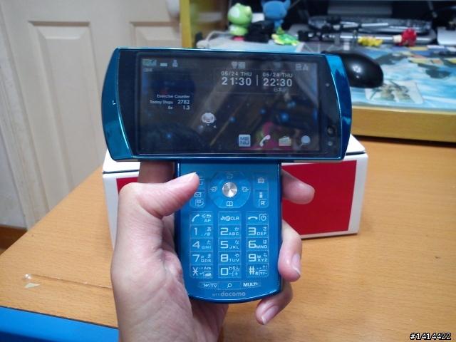 藍色 FULL HD 錄影 , 13.2M 像素相機 ,防水的 F-06B 開箱!!!
