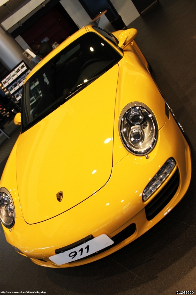 台中PORSCHE展示間的親切感XD