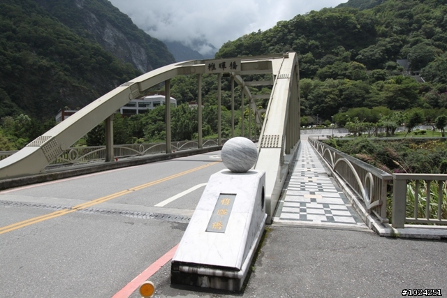 這一刻，在公路之巔擁抱‧幸福