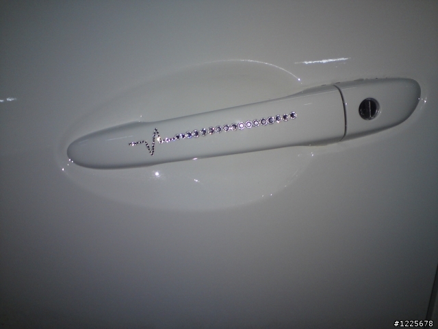 分享MAZDA 3 新的戰利品~水鑽裝飾把手(附照片)~大家來貼貼~~