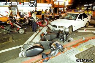 各位魔人~~分享一下機車車禍照片或影片吧!