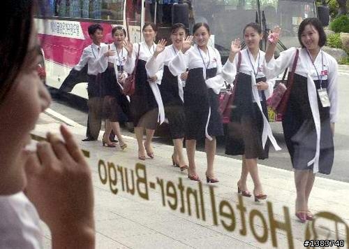 朝鮮天然系正妹加油團(有圖)