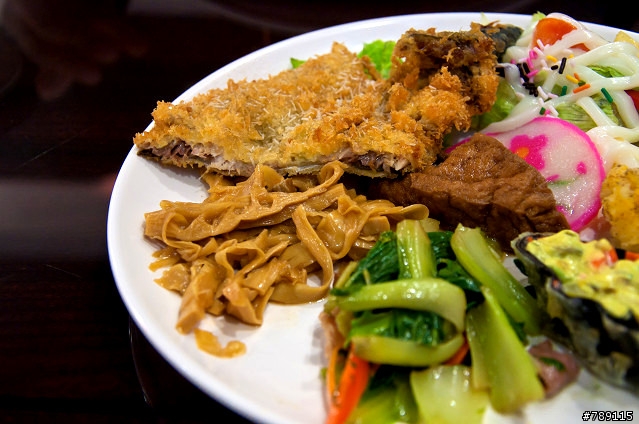 [食記]平價餐點新選擇～老外HELLO便當