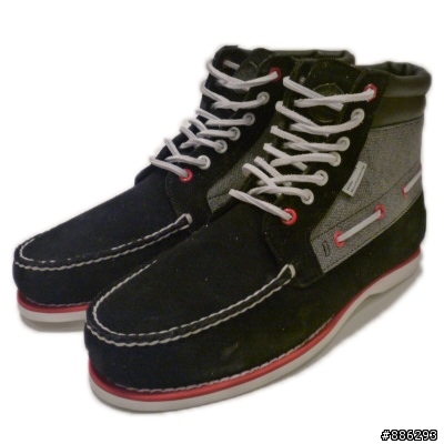 請問 White mountaineering x Timberland 的聯名靴 台灣買的到嗎??