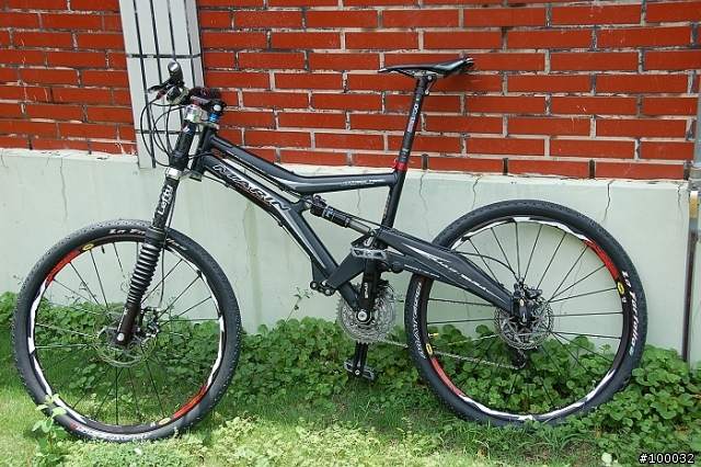 馬林.熊.....的Cannondale Lefty 黑金左腳