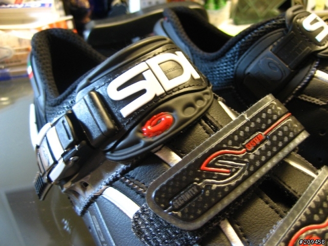 [開箱] 這個月的敗家成果 (Oakley, Sidi, Look, Fizik)