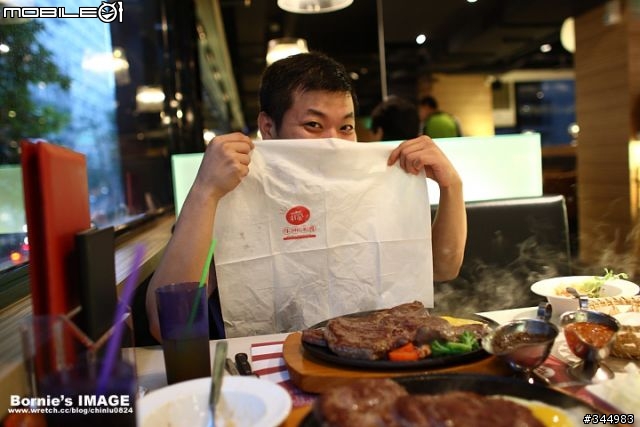 [分享]瘋牛排洋食-挑戰22Oz超大牛排~