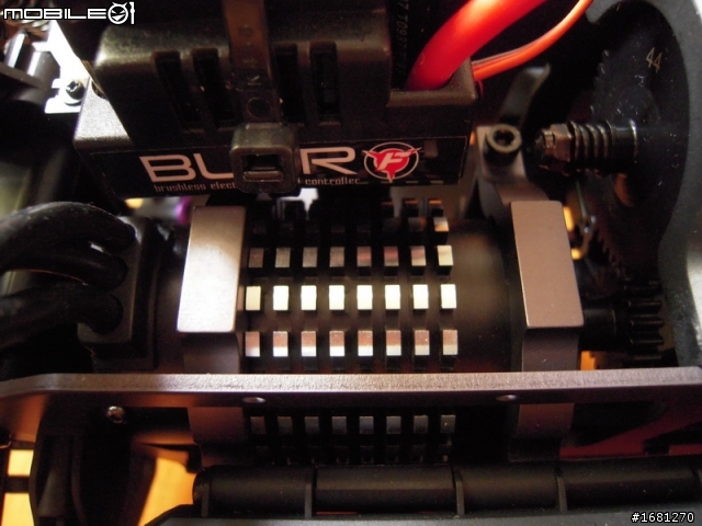 [開箱]HPI 1/8 Savage Flux HP 無刷野人大腳2.4G