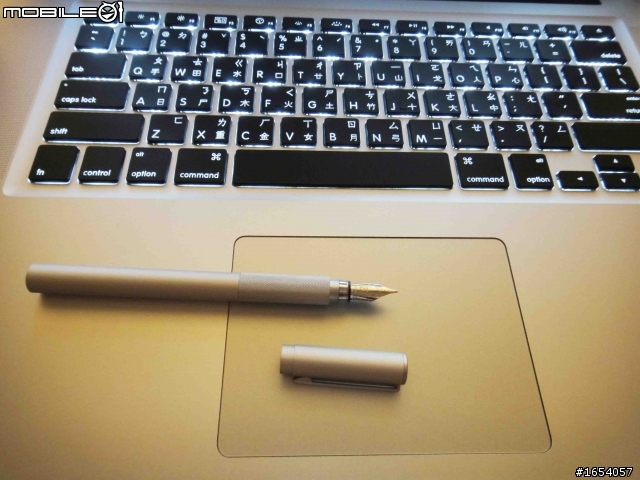 MAC金屬質感絕配..