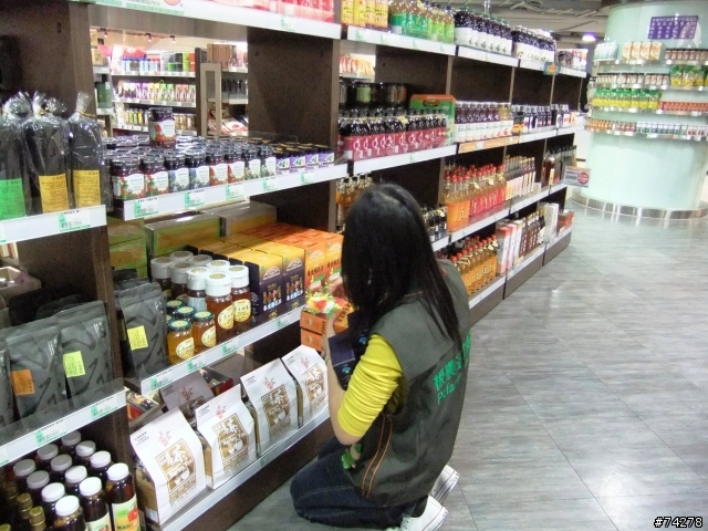 [求助]能否更換黃色袖子部分的顏色,改了很多次但都不符合要求