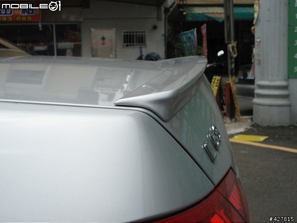[街拍]出門買午餐驚遇見斯文猛駒E63 AMG