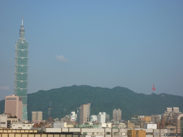 請教一下這兩座山的名稱