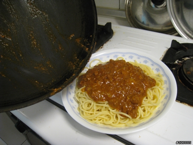 用罐頭簡單的做出義大利肉醬麵！