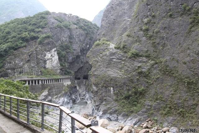 這一刻，在公路之巔擁抱‧幸福