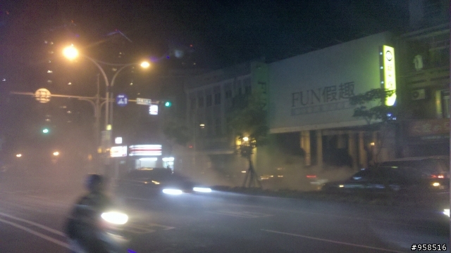 剛才散步完看到火燒車...