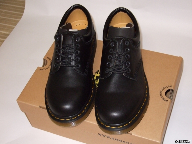 【開箱】馬汀大夫Dr. Martens 8053 5 Eye Padded Collar Shoe