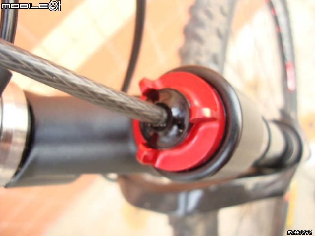 兩台登山車, Seven 堆大樓